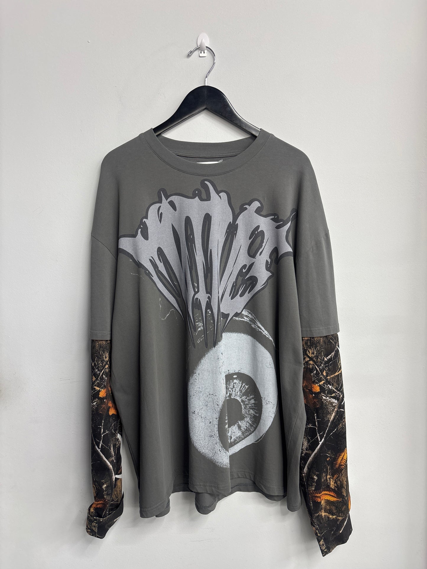 Motives Eyeball L/S Tee "Gray"